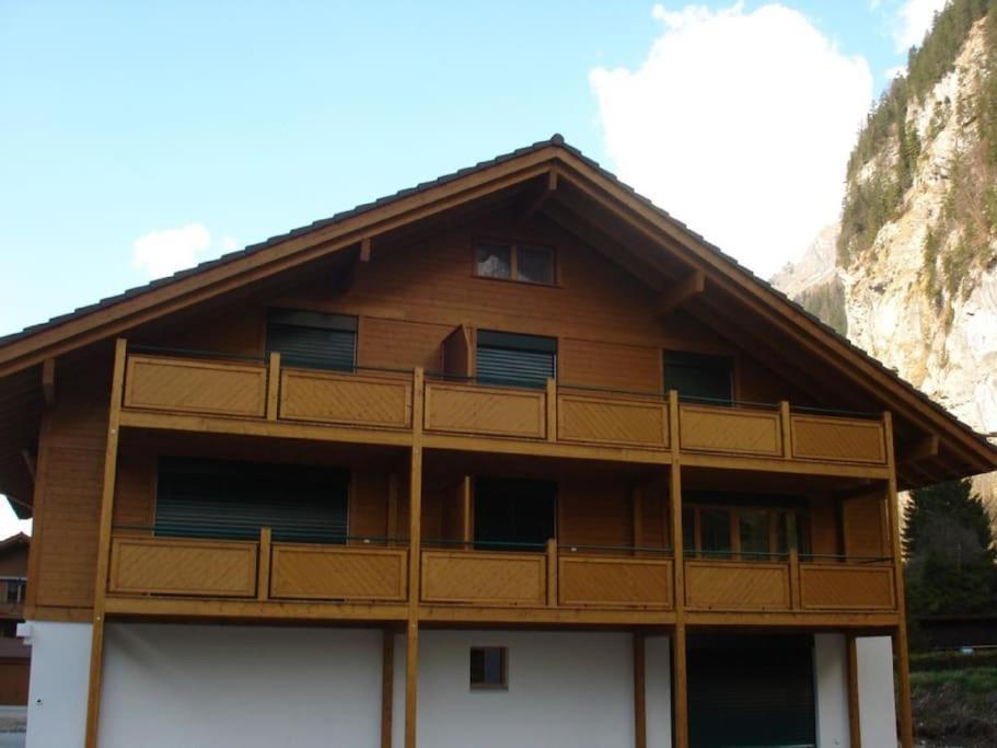 Appartement Charming Penthouse à Lauterbrunnen Extérieur photo