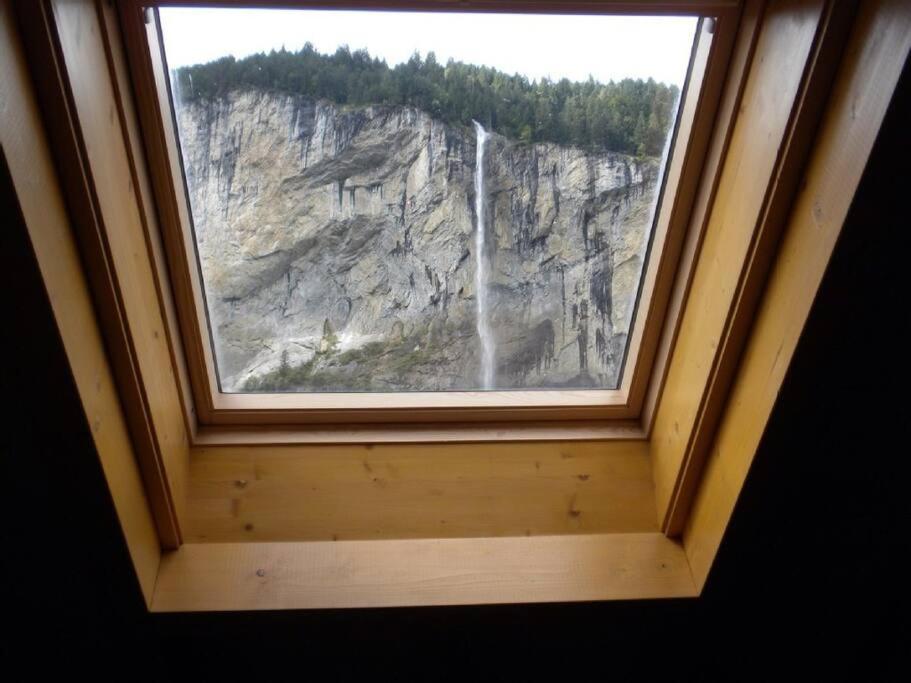 Appartement Charming Penthouse à Lauterbrunnen Extérieur photo
