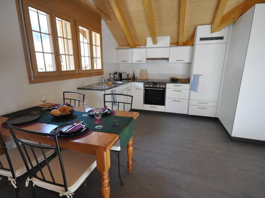 Appartement Charming Penthouse à Lauterbrunnen Extérieur photo