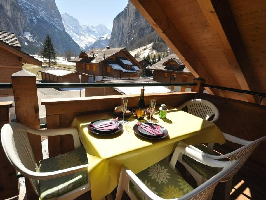 Appartement Charming Penthouse à Lauterbrunnen Extérieur photo