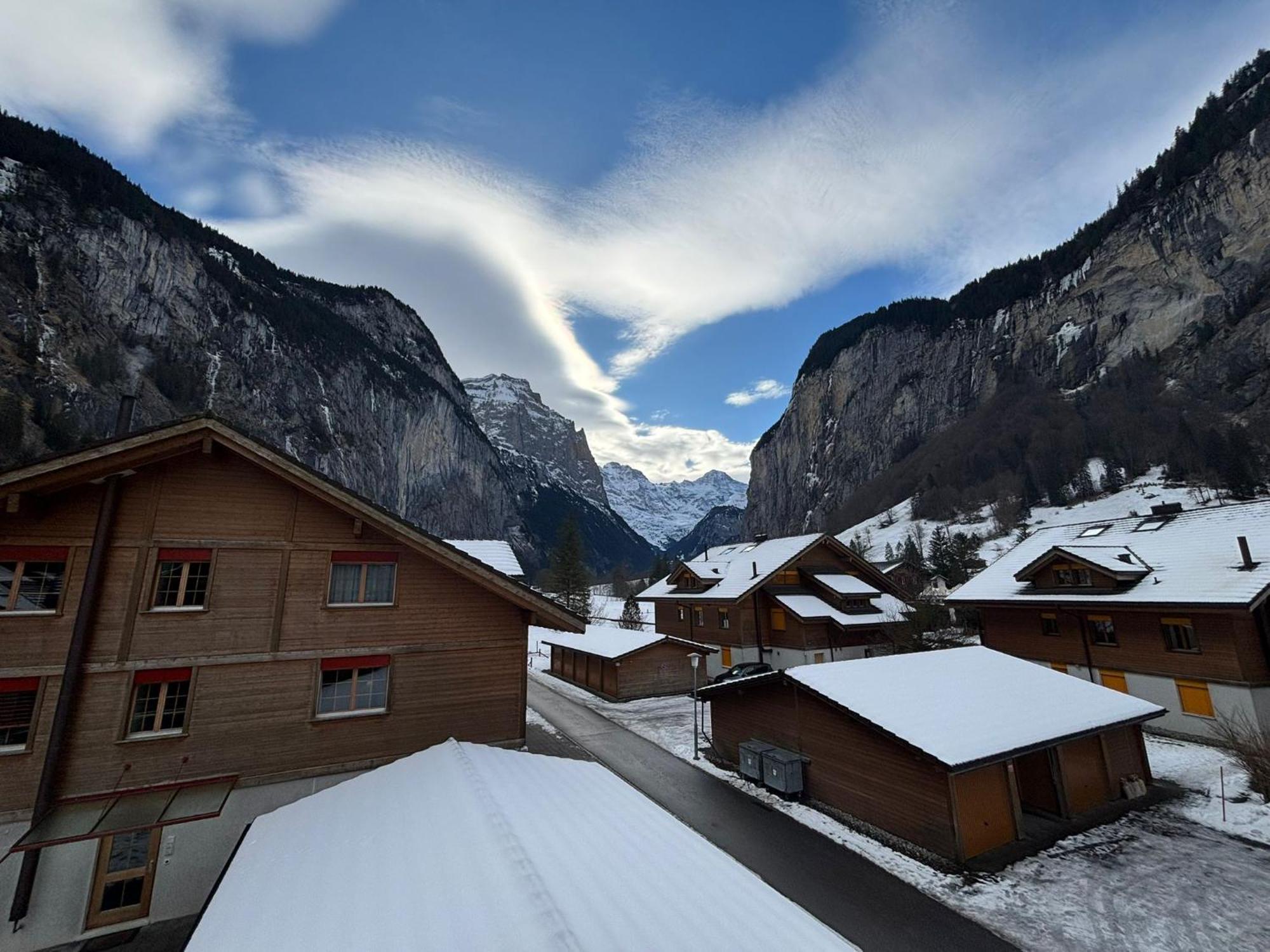 Appartement Charming Penthouse à Lauterbrunnen Extérieur photo