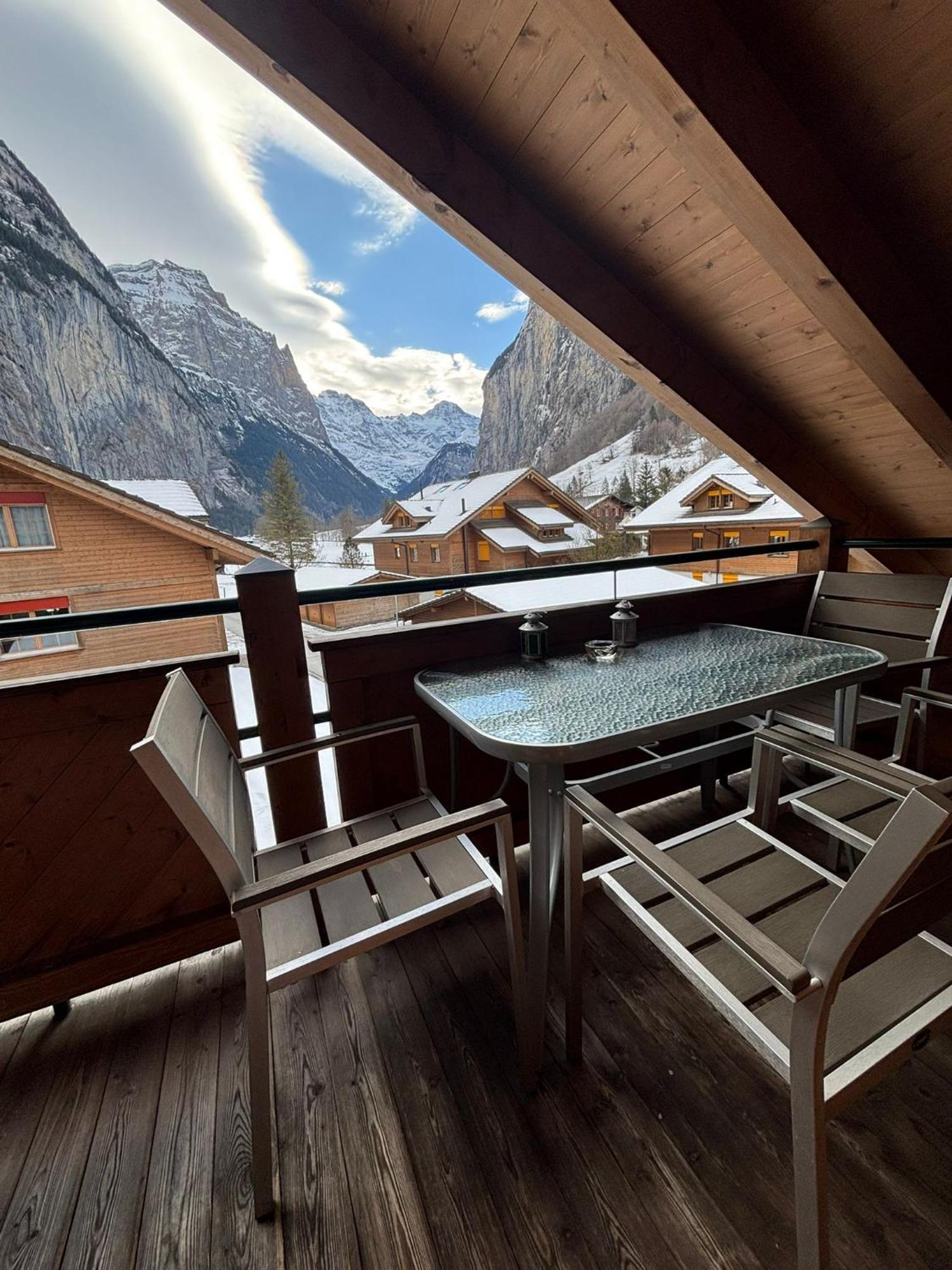 Appartement Charming Penthouse à Lauterbrunnen Extérieur photo
